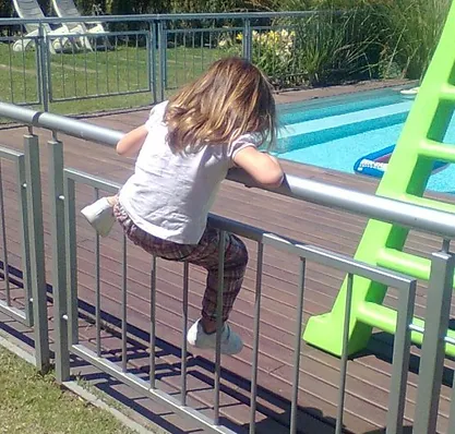 6 Benefícios de Ter Uma Cerca de Segurança para Crianças na Piscina